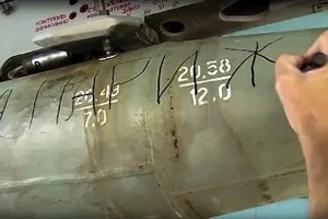 Dòng chữ đặc biệt trên những quả bom diệt IS