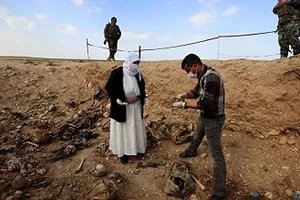 Phát hiện mộ tập thể chôn 123 người bị IS sát hại