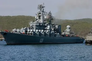 Chiến hạm Mỹ âm thầm theo dõi tàu tuần dương Nga