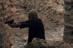 Chiến binh nhí IS chơi trốn tìm trước khi hành quyết tù nhân