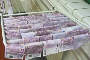 100.000 euro trôi giạt trên sông tại Áo