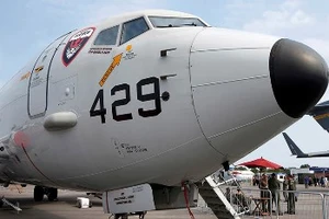 Singapore ‘bật đèn xanh’ cho Mỹ bay giám sát biển Đông