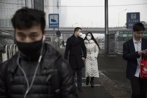 Bị ô nhiễm nặng nhưng khẩu trang Trung Quốc lại bị làm giả