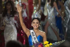 Tân Hoa hậu Hoàn vũ bị chỉ trích vì ủng hộ quân đội Mỹ hiện diện tại Philippines