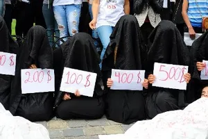 Hé lộ tài liệu quy định việc quan hệ tình dục với nữ nô lệ của IS