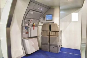 Nữ hành khách Trung Quốc đòi nhảy khỏi máy bay để tự tử