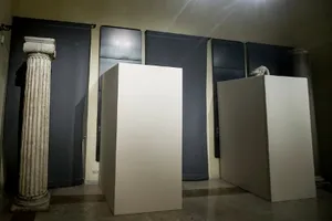 Ý che tượng khỏa thân để đón tổng thống Iran