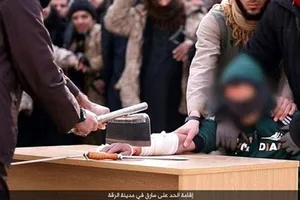 IS chặt tay ‘kẻ trộm’ giữa đám đông