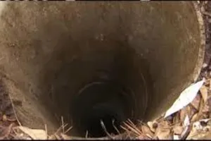 Sống sót chín ngày dưới giếng cạn nhờ uống nước tiểu