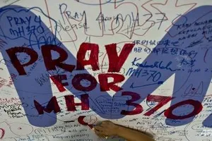 Bất ngờ tìm thấy cánh đuôi nghi của MH370