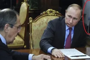 ‘Vật thể lạ’ trong phòng Tổng thống Putin gây xôn xao