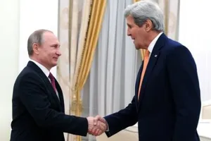 Tổng thống Putin tò mò về chiếc cặp của Ngoại trưởng Mỹ