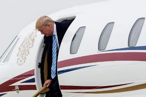 Donald Trump có thể dính án tù vì dùng chuyên cơ hết hạn bay