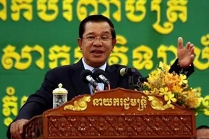 Thủ tướng Campuchia bác tin con trai ông là người gốc Việt