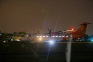 Hơn 30 hành khách sơ tán vì đe dọa có bom trên máy bay