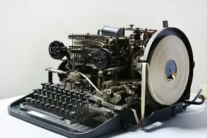 Bất ngờ tìm thấy máy gửi tin nhắn tuyệt mật của Hitler 