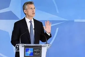NATO yêu cầu Nga rút quân, thiết bị quân sự khỏi Ukraine