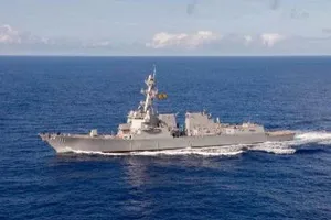 Tàu khu trục Mỹ đang tuần tra biển Đông