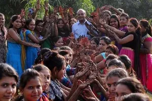 Người đàn ông làm cha vợ 472 lần dù không có con gái