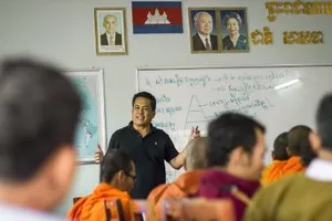 Nhà bình luận chính trị Campuchia bị bắn chết khi đang uống cà phê