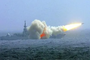 Trung Quốc dùng ‘tên lửa thật’ tập trận ở Hoàng Sa