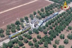 2 đoàn tàu hỏa đâm nhau, 10 người thiệt mạng