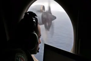 Các nước tạm dừng tìm kiếm máy bay MH370