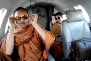 Nhà sư ‘sành điệu’ Thái Lan bị bắt tại Mỹ sau 3 năm trốn chạy