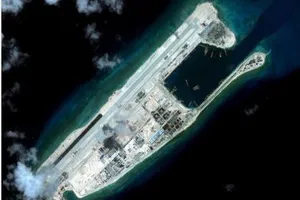 Siêu bão sẽ 'quét sạch' đảo nhân tạo Trung Quốc trên biển Đông?