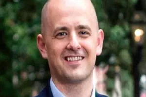 Cựu đặc vụ CIA tranh cử tổng thống, ‘cản đường’ Trump