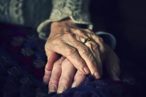 Cụ bà 80 tuổi ‘bẫy tình’ hàng loạt bạn trai rồi cướp tài sản