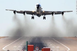 Cận cảnh máy bay Mỹ 'đánh hơi' hạt nhân Triều Tiên