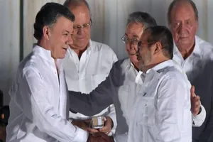 Tổng thống Santos tặng tiền thưởng Nobel cho người dân