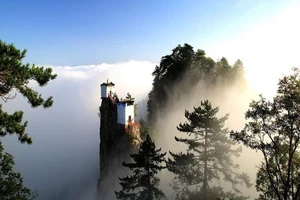 Ngắm ngôi đền 'ngự' trên ngọn núi cao hơn 1.600 m