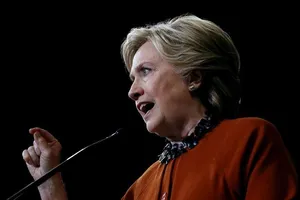 FBI bất ngờ điều tra bà Clinton ngay trước bầu cử