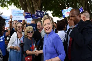 FBI đã được phép điều tra bê bối email của bà Clinton