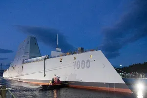 Siêu tàu chiến Mỹ lâm cảnh có súng nhưng không có đạn