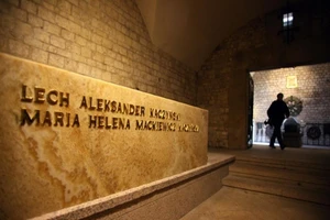 Khai quật mộ cố tổng thống Ba Lan để phục vụ điều tra