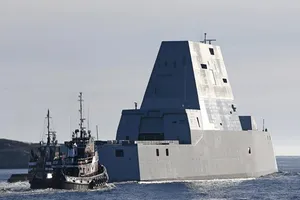 Tàu khu trục 4,4 tỉ USD của Mỹ 'chết đứng' giữa Panama