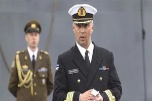 Tàu NATO bị phát hiện vận chuyển rượu, thuốc lá lậu