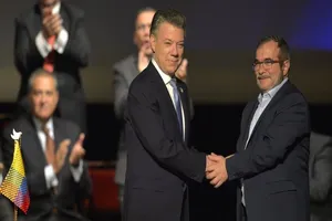 Colombia ký thỏa thuận hòa bình sau 52 năm chờ đợi
