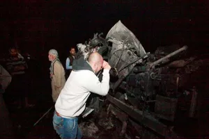 Đánh bom xe tải ở cây xăng, 100 người thiệt mạng