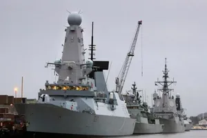 Chiến hạm tối tân Anh 'chết đứng' giữa lúc tập trận