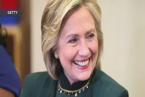 Ông Obama đã thuyết phục bà Clinton thừa nhận thất bại