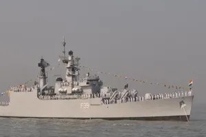 Tàu chiến Ấn Độ bị lật, 2 thủy thủ thiệt mạng