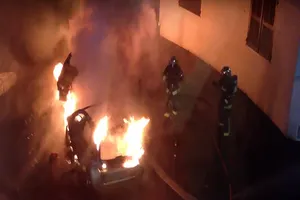 650 xe hơi bị thiêu rụi trong đêm giao thừa ở Pháp