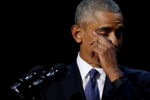 Obama rơi nước mắt cảm ơn vợ trong bài phát biểu