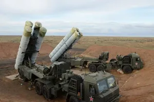 Nga đưa tổ hợp tên lửa S-400 trực chiến ở Moscow