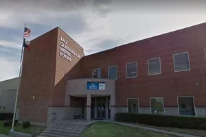 Yêu nam sinh 14 tuổi, cô giáo gốc Việt bị tống tiền