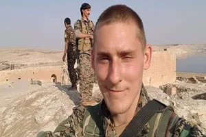  Quân tình nguyện Anh tự sát để không bị IS bắt giữ